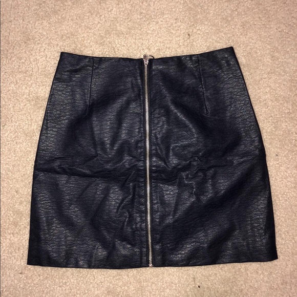 Faux leather skirt from H&M - Picture 4 of 7